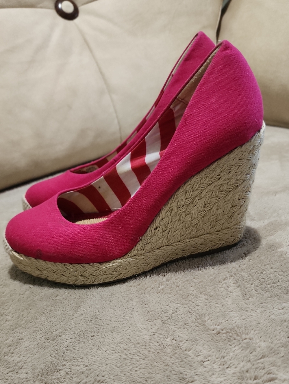 New Condition BCBG Fuchsia Espadrille Wedge Pumps